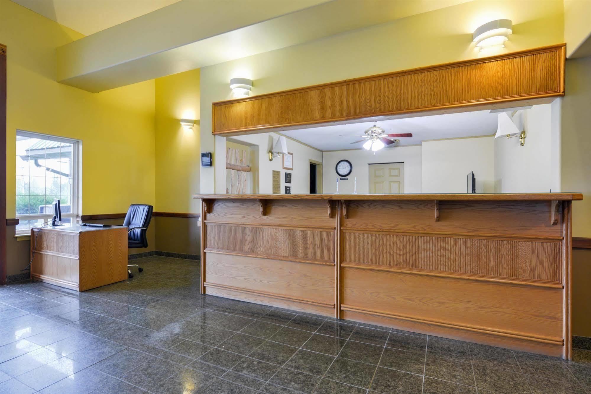 Canadas Best Value Inn Valemount Kültér fotó
