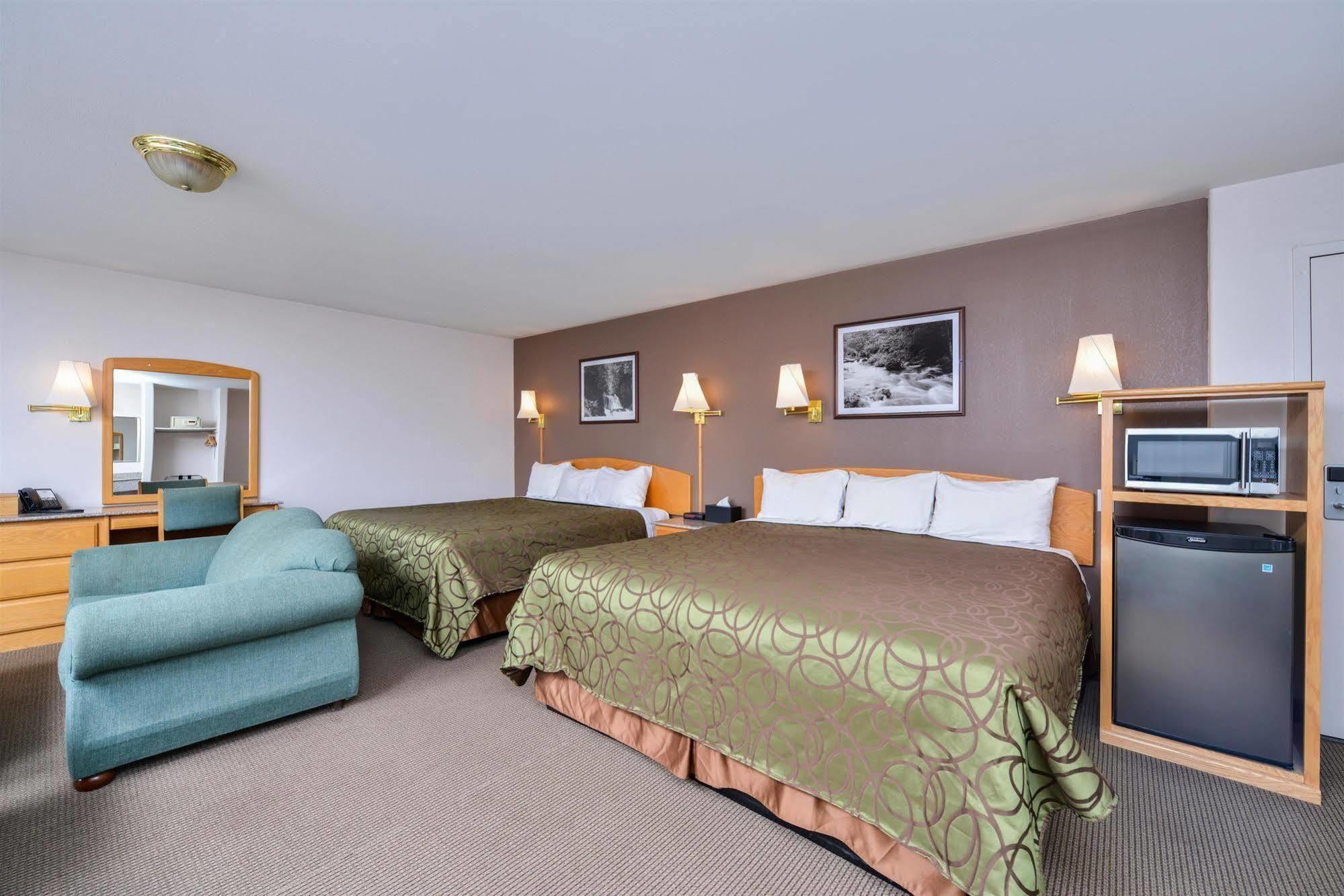 Canadas Best Value Inn Valemount Kültér fotó